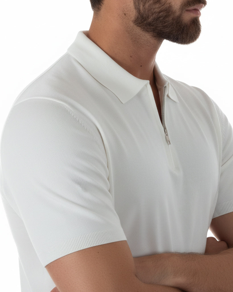 Dettaglio colletto con zip polo bianco filo maglia leggera uomo