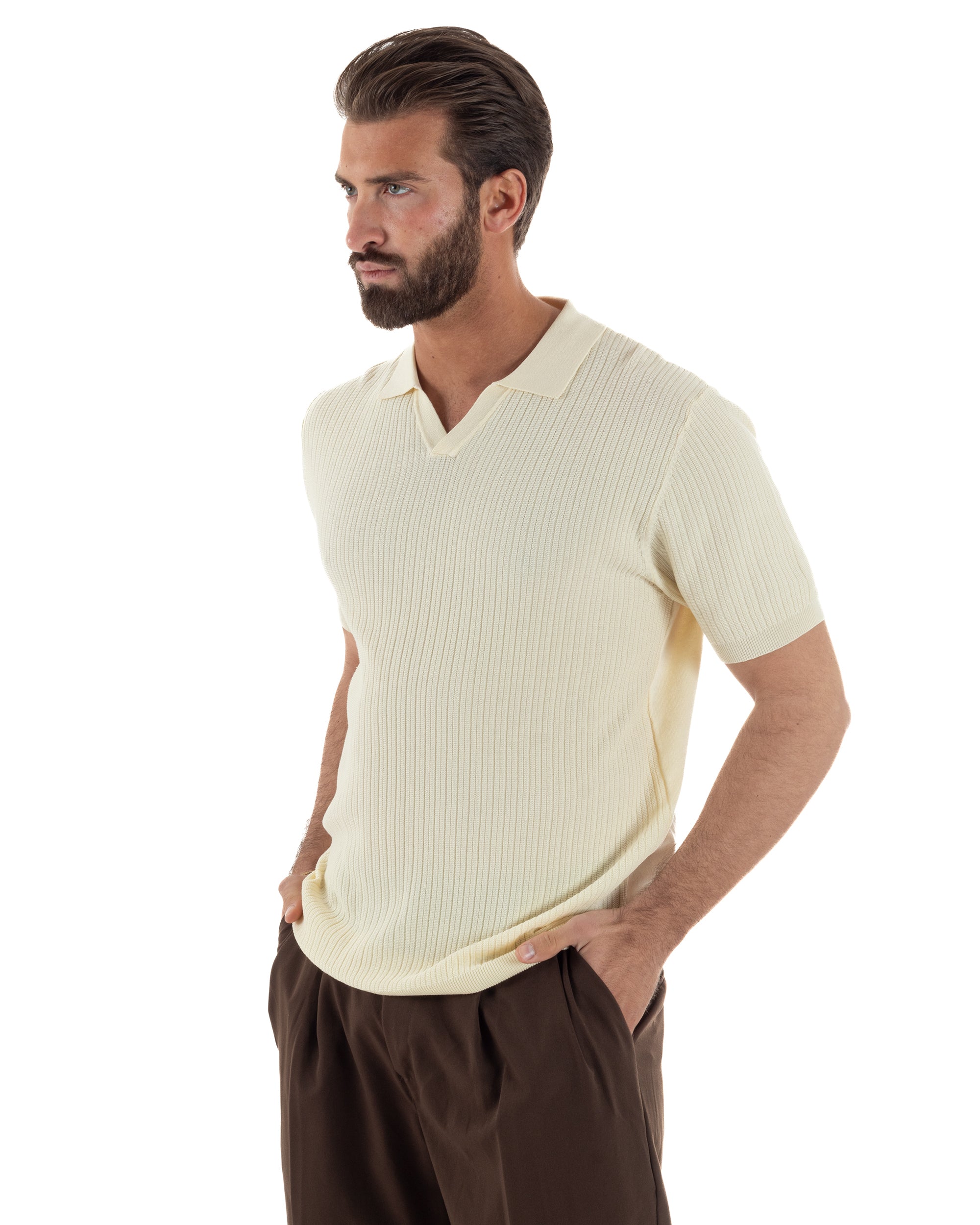 Vista laterale polo uomo panna filo costine colletto aperto regular fit