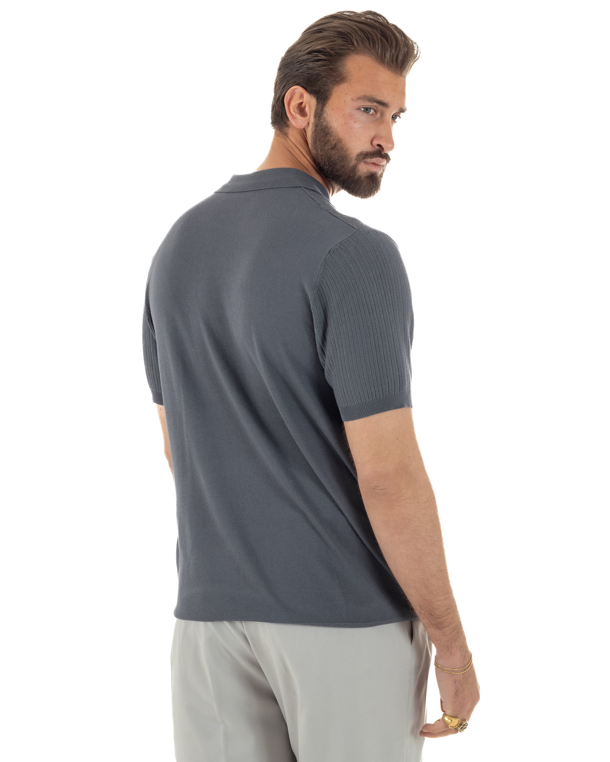 Vista posteriore polo uomo piombo filo maglia costine regular fit sottogiacca