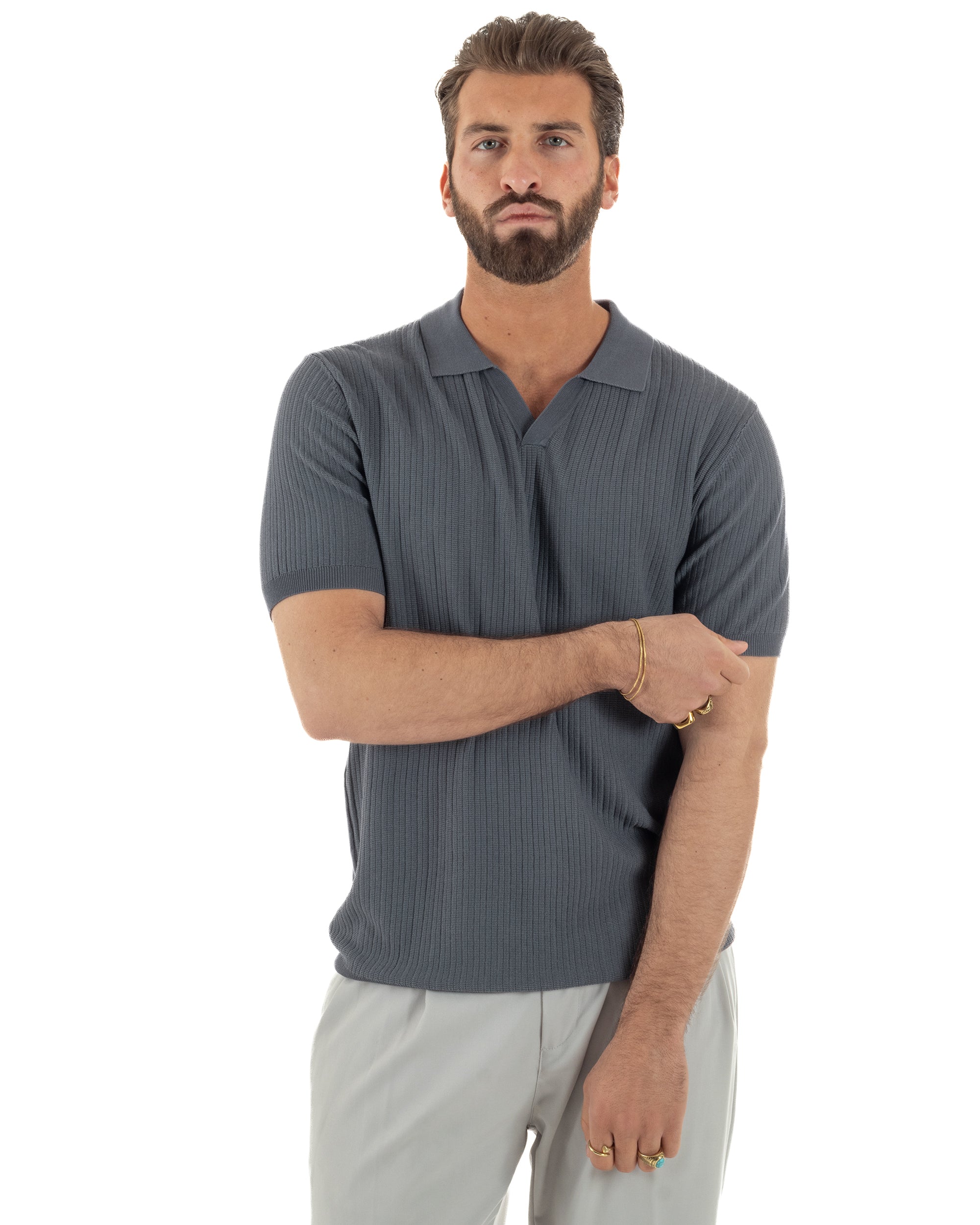 Vista frontale polo piombo costine scollo v colletto aperto leggera uomo
