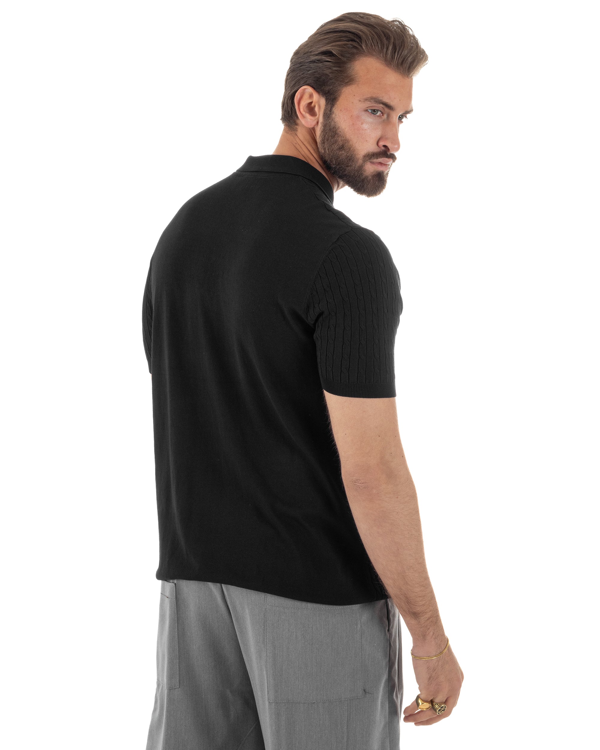 Vista posteriore polo uomo nero filo maglia costine colletto zip regular fit