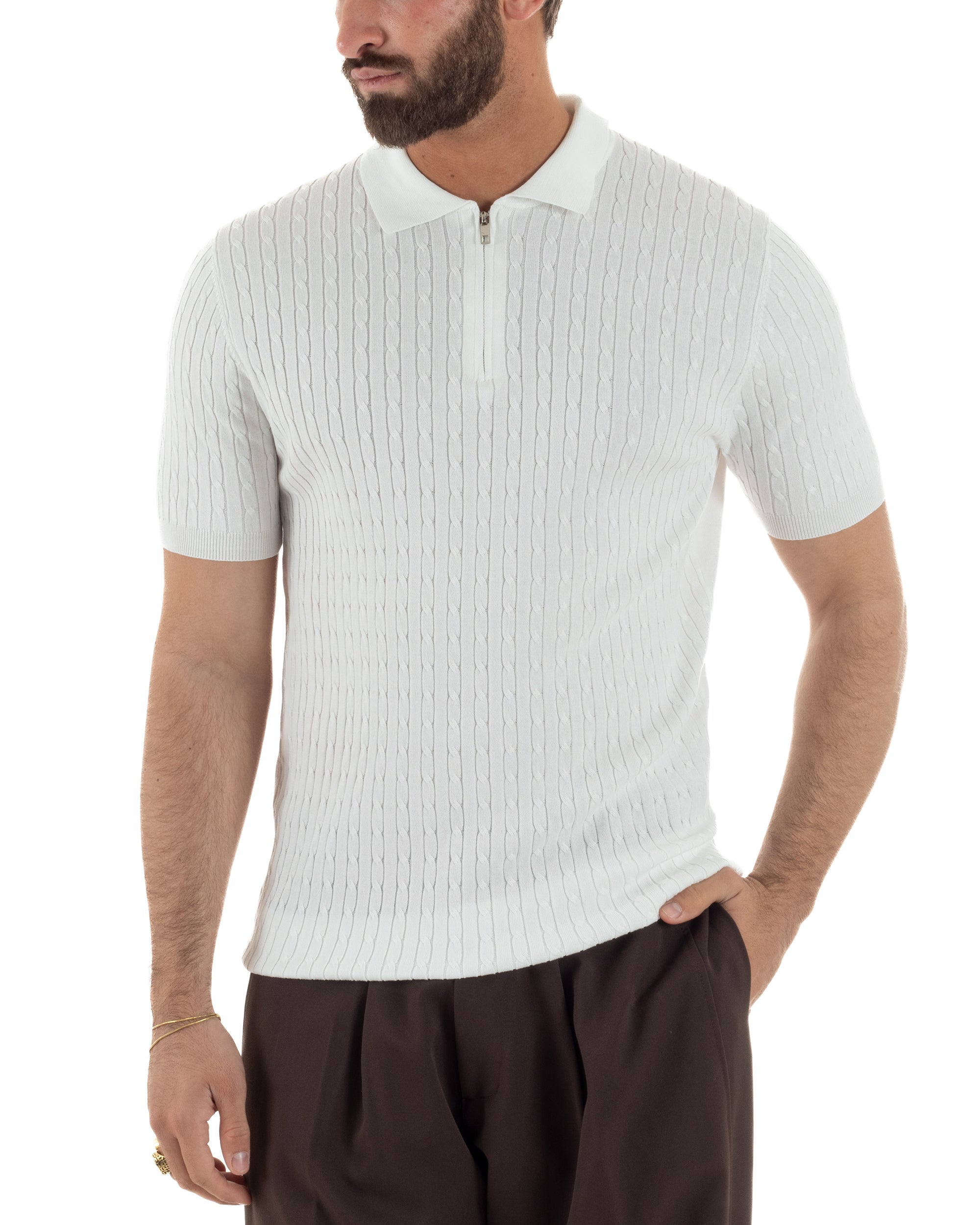Vista frontale polo bianco costine colletto zip leggera traspirante uomo