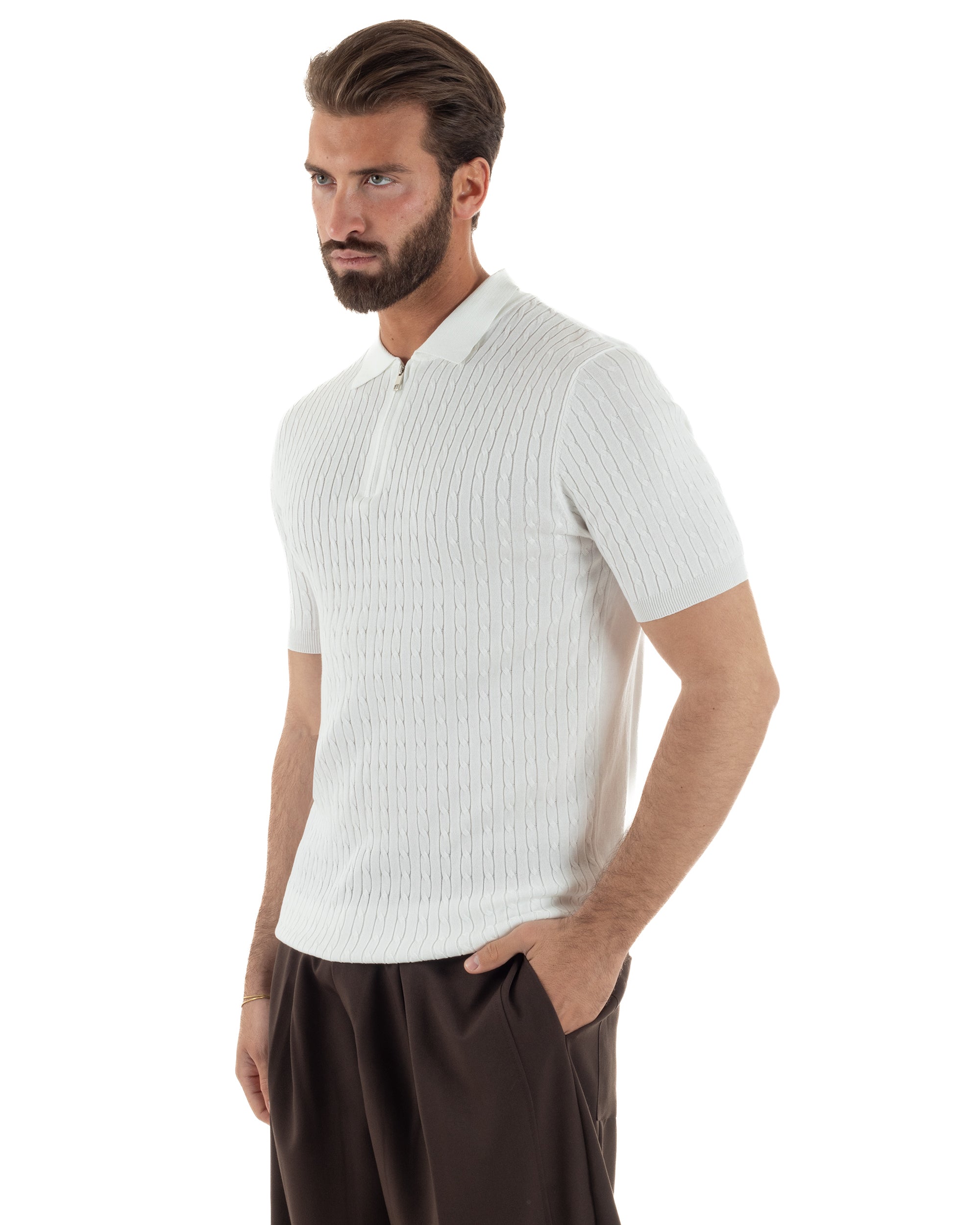 Vista laterale polo uomo bianco filo costine colletto zip regular fit
