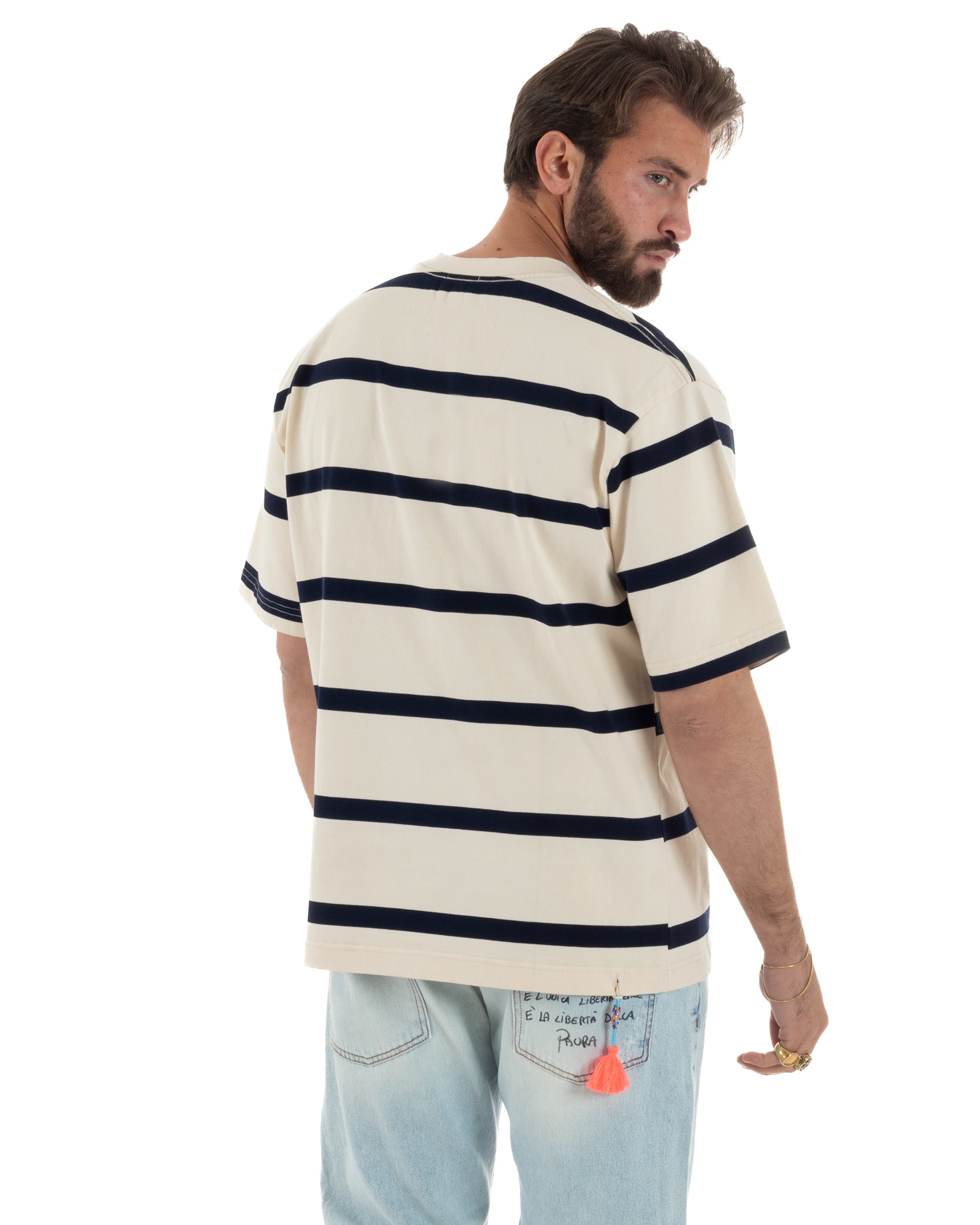Vista posteriore t-shirt uomo maxi righe panna blu boxy fit pendaglio Berna