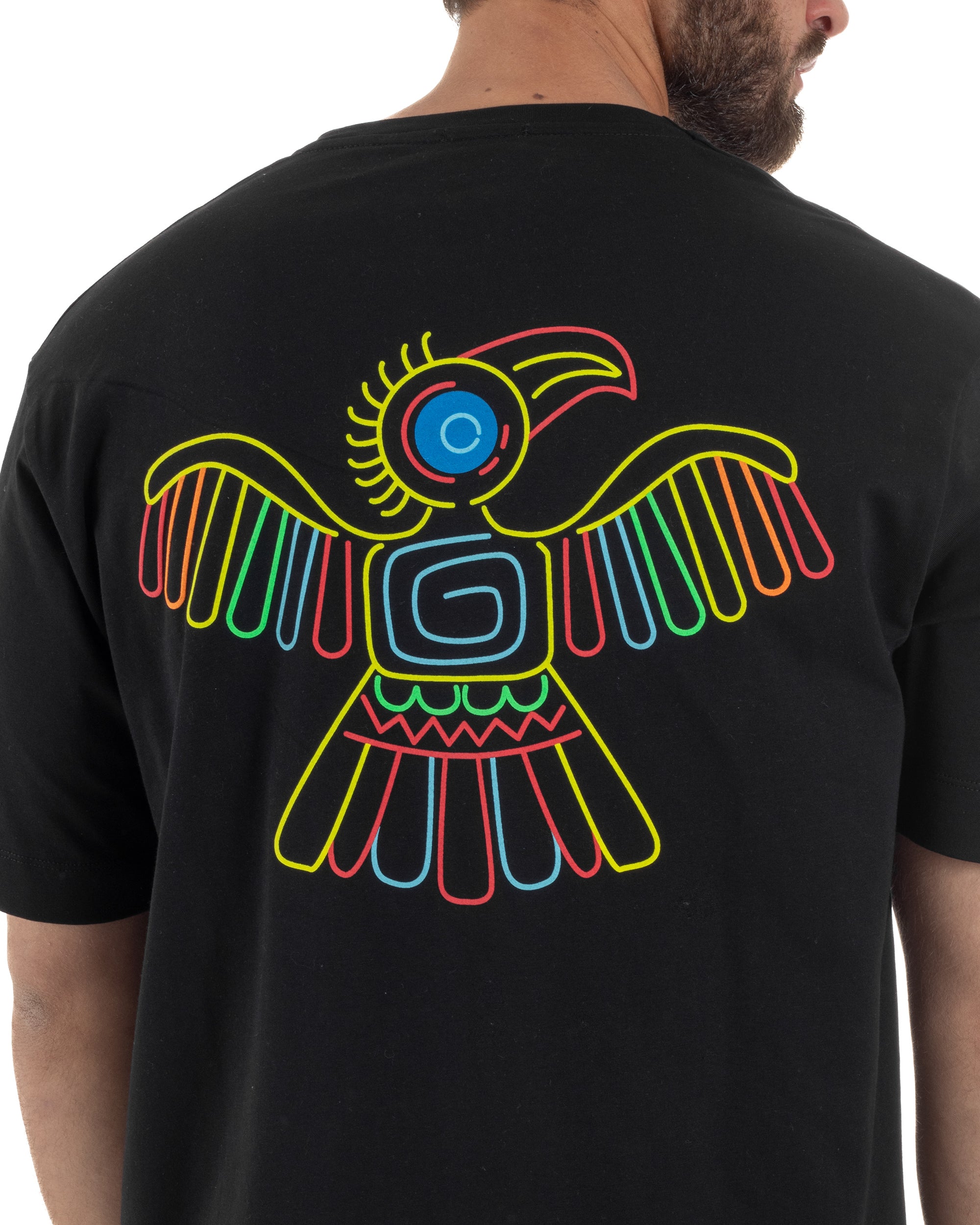 Dettaglio maxi stampa aquila azteca rilievo retro t-shirt nero uomo 100% cotone