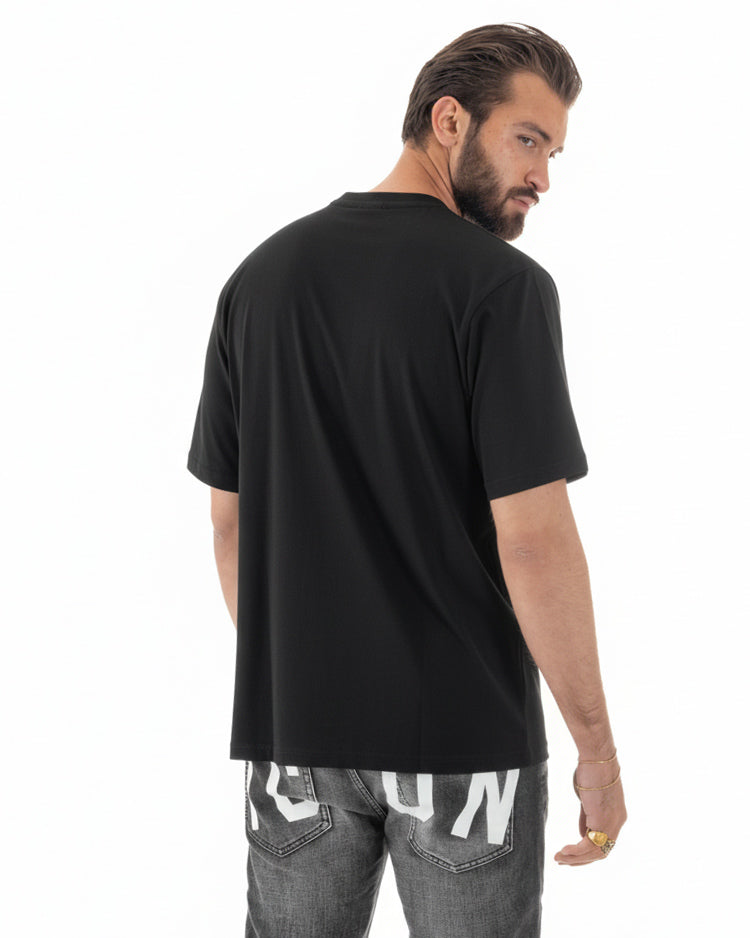 Vista posteriore t-shirt uomo nero oversize stampa grafica Icon made in Italy