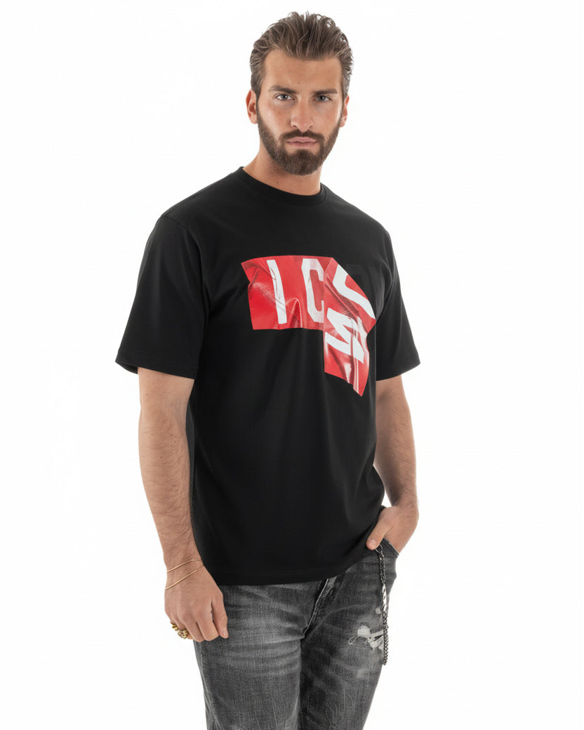 Vista frontale t-shirt nera uomo Icon stampa nastri sovrapposti rilievo 3D oversize