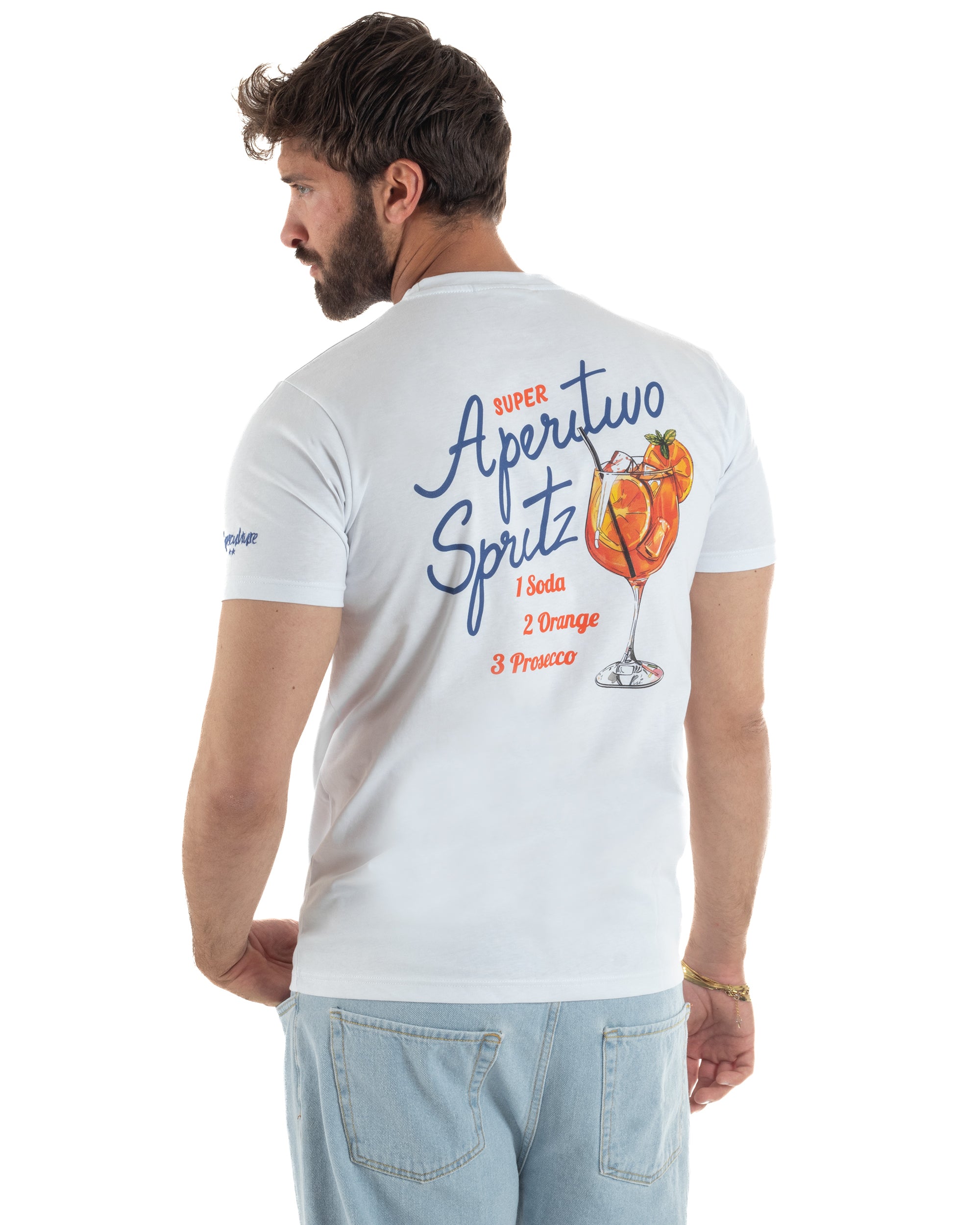 Vista posteriore t-shirt uomo bianco maxi stampa grafica Super Aperitivo Spritz vintage bar