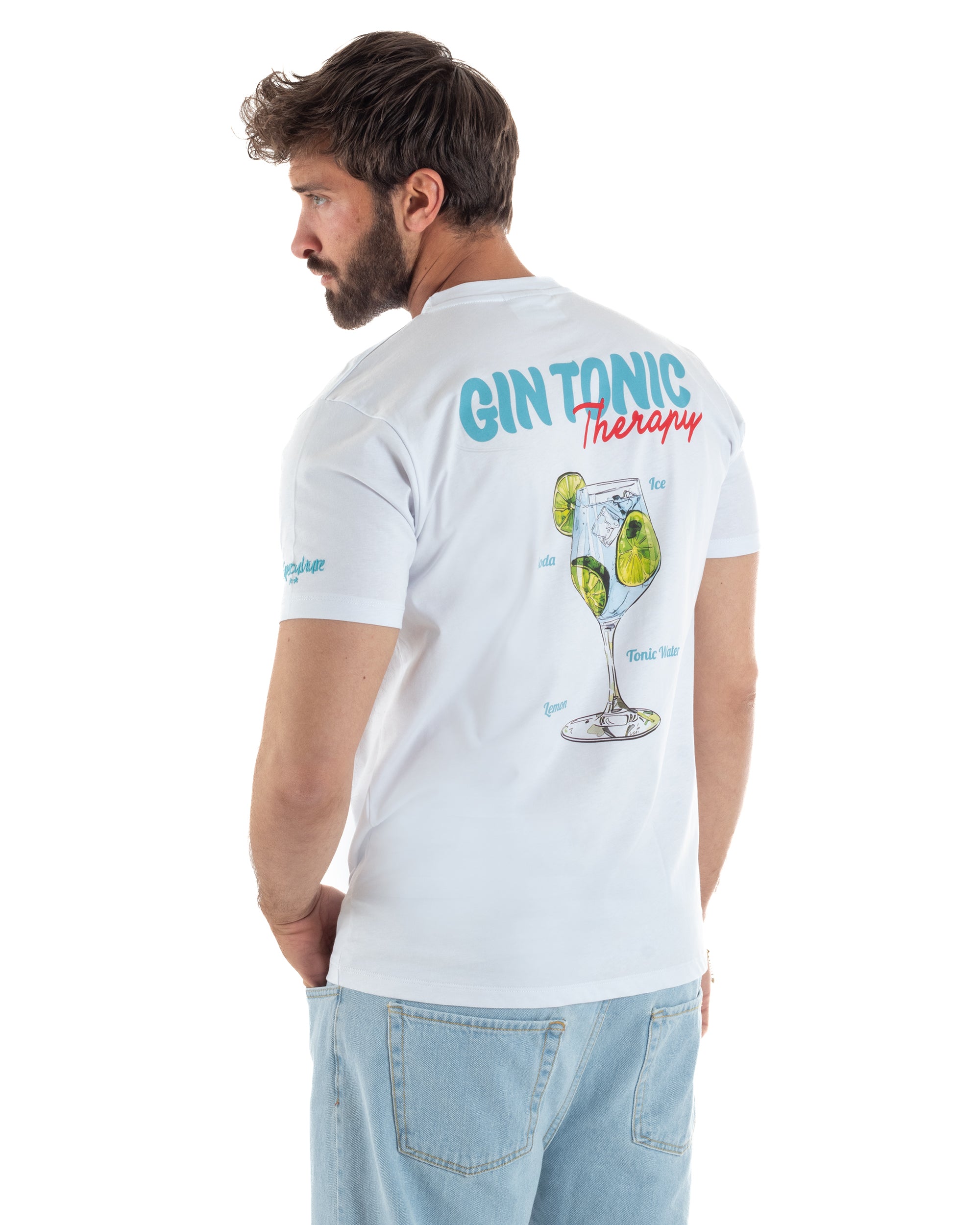 Vista posteriore t-shirt uomo bianco maxi stampa Gin Tonic Therapy ricetta ice lemon tonic vintage bar